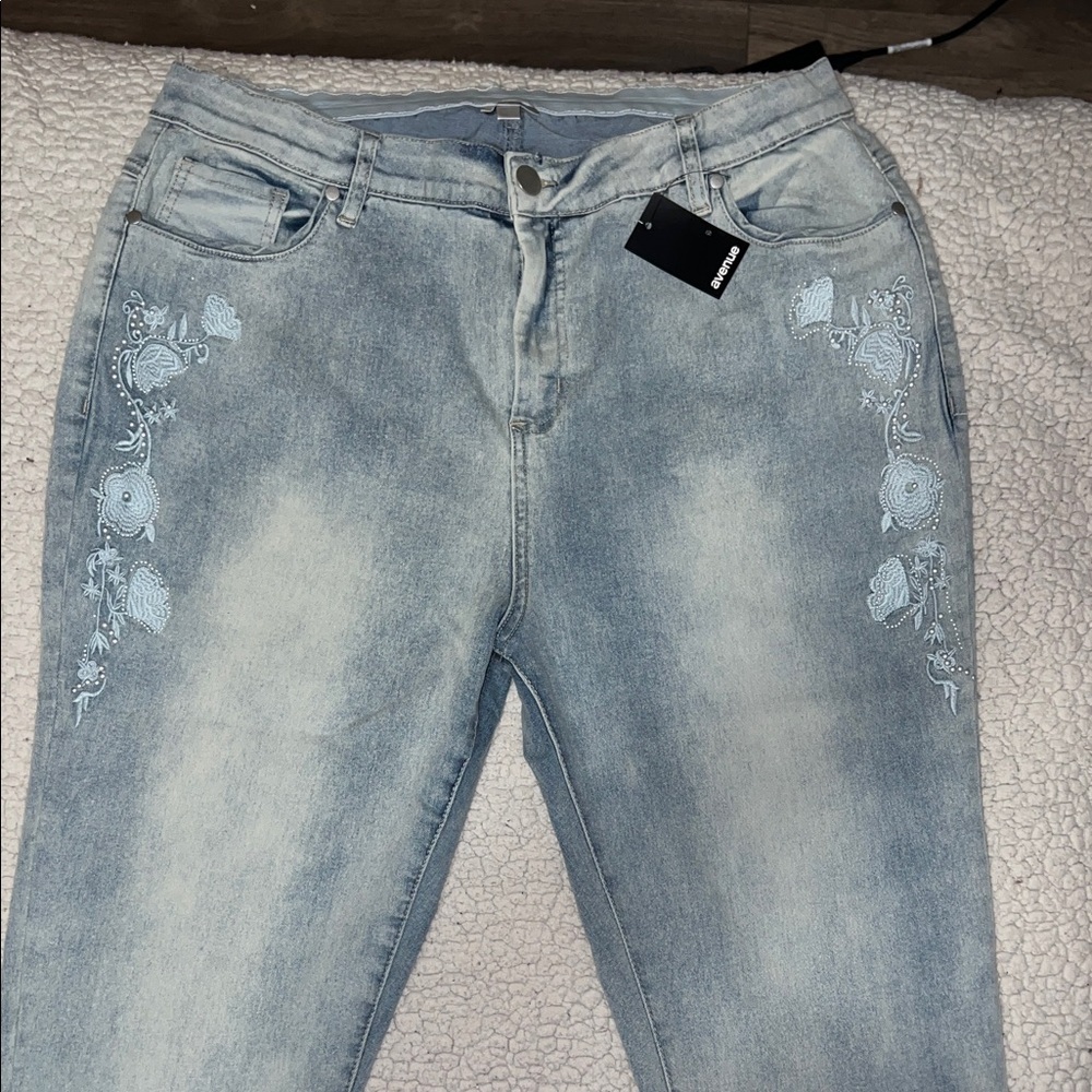 Avenue Denim Straight Leg Jeans with Embroidered Floral Design. NEW WITH TAGS
